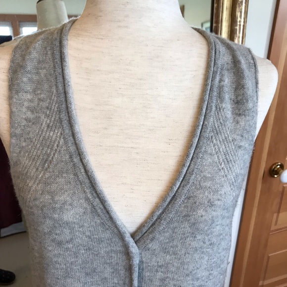 ❌SOLD Margaret O’Leary | Cashmere Cardigan Sleeveless - Picture 4 of 7